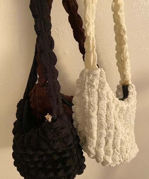 sakishimatokyo（サキシマトーキョー）の「ワッフル風 ぽこぽこバッグ（ショルダーバッグ・レディース・ブラック/ブラウン/ホワイト・FREE）」の9枚目の写真