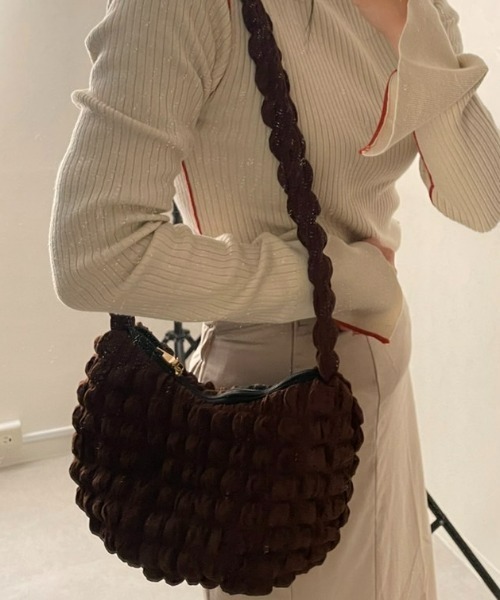 sakishimatokyo（サキシマトーキョー）の「ワッフル風 ぽこぽこバッグ（ショルダーバッグ・レディース・ブラック/ブラウン/ホワイト・FREE）」の11枚目の写真