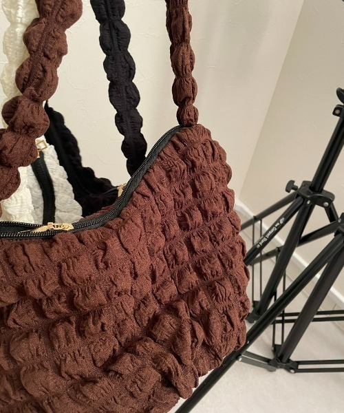 sakishimatokyo（サキシマトーキョー）の「ワッフル風 ぽこぽこバッグ（ショルダーバッグ・レディース・ブラック/ブラウン/ホワイト・FREE）」の7枚目の写真