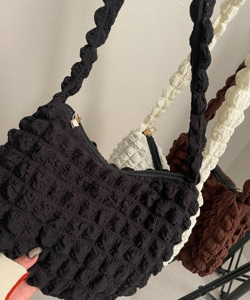 sakishimatokyo（サキシマトーキョー）の「ワッフル風 ぽこぽこバッグ（ショルダーバッグ・レディース・ブラック/ブラウン/ホワイト・FREE）」の8枚目の写真