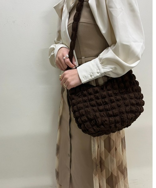 sakishimatokyo（サキシマトーキョー）の「ワッフル風 ぽこぽこバッグ（ショルダーバッグ・レディース・ブラック/ブラウン/ホワイト・FREE）」の19枚目の写真