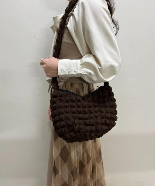 sakishimatokyo（サキシマトーキョー）の「ワッフル風 ぽこぽこバッグ（ショルダーバッグ・レディース・ブラック/ブラウン/ホワイト・FREE）」の13枚目の写真