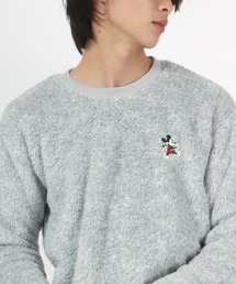 Disney（ディズニー）の「Disney（ディズニー）ミッキーマウス ワンポイント刺繍ボアフリーストレーナー（ルームウェア/パジャマ）」
