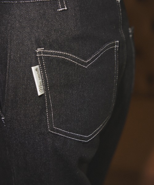 MIRO AMURETTE（ミロアミュレット）の「ceur straight denim/ハートポケットデニム（デニムパンツ・レディース・ブラック・SMALL/MEDIUM）」の2枚目の写真