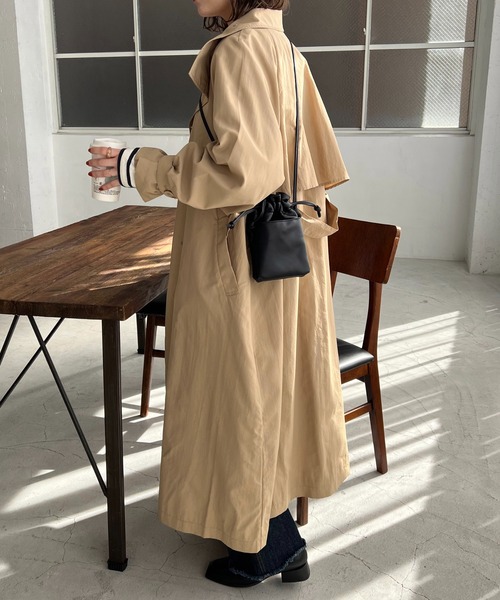 DISCOAT（ディスコート）の「ドローストリングスマホショルダーバッグ（ショルダーバッグ・レディース・ブラック/ライム/シルバー/アイボリー・FREE）」の10枚目の写真