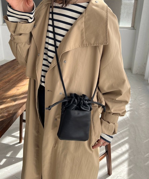 DISCOAT（ディスコート）の「ドローストリングスマホショルダーバッグ（ショルダーバッグ・レディース・ブラック/ライム/シルバー/アイボリー・FREE）」の5枚目の写真