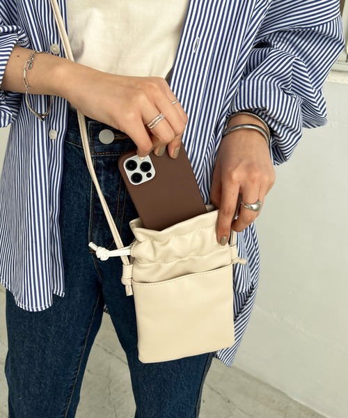 DISCOAT（ディスコート）の「ドローストリングスマホショルダーバッグ（ショルダーバッグ・レディース・ブラック/ライム/シルバー/アイボリー・FREE）」の9枚目の写真