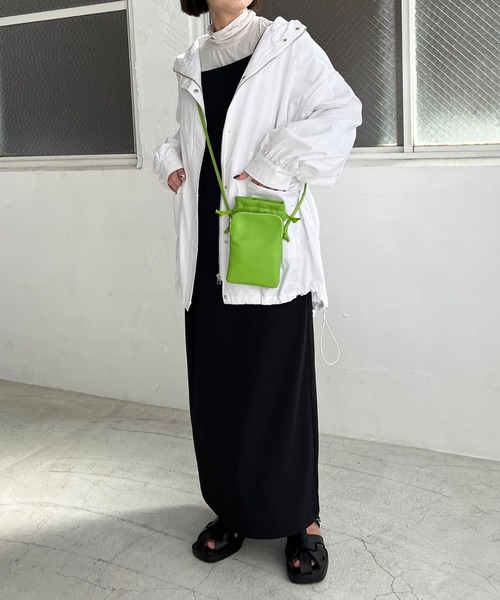 DISCOAT（ディスコート）の「ドローストリングスマホショルダーバッグ（ショルダーバッグ・レディース・ブラック/ライム/シルバー/アイボリー・FREE）」の6枚目の写真