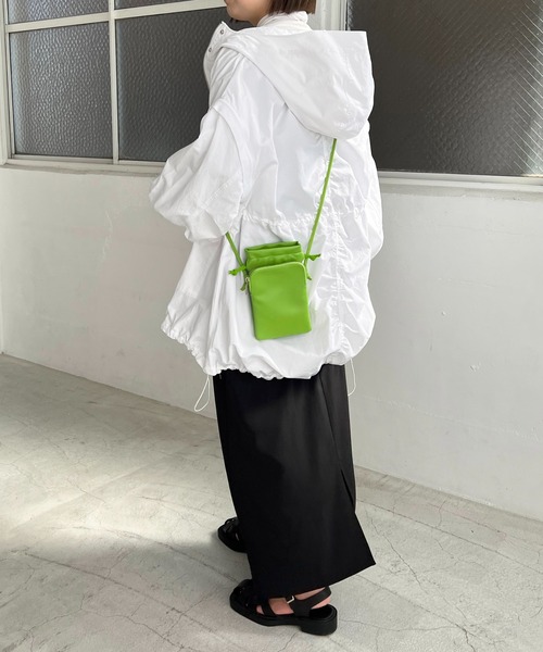 DISCOAT（ディスコート）の「ドローストリングスマホショルダーバッグ（ショルダーバッグ・レディース・ブラック/ライム/シルバー/アイボリー・FREE）」の15枚目の写真