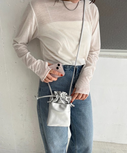 DISCOAT（ディスコート）の「ドローストリングスマホショルダーバッグ（ショルダーバッグ・レディース・ブラック/ライム/シルバー/アイボリー・FREE）」の11枚目の写真