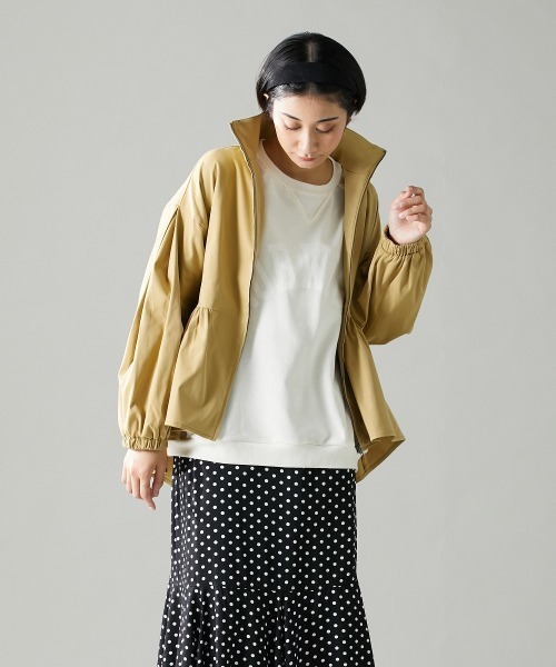 Le temps riche(ルタンリッシュ)の「スタンドカラーギャザーブルゾン<Le temps riche>(ブルゾン・レディース・ベージュ・L/M)」の6枚目の写真