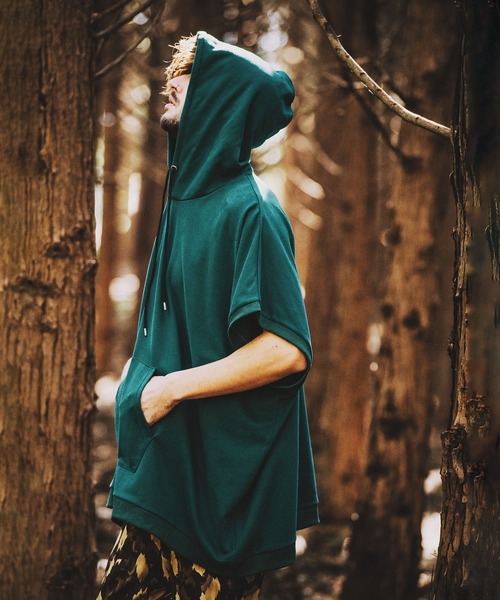 NO ID.（ノーアイディ）の「【NO ID.】Dolman Sleeve Hooded Poncho / ドルマン スリーブ フード ポンチョ（ポンチョ・メンズ・ブラック/ホワイト/グリーン・ONE SIZE）」の22枚目の写真