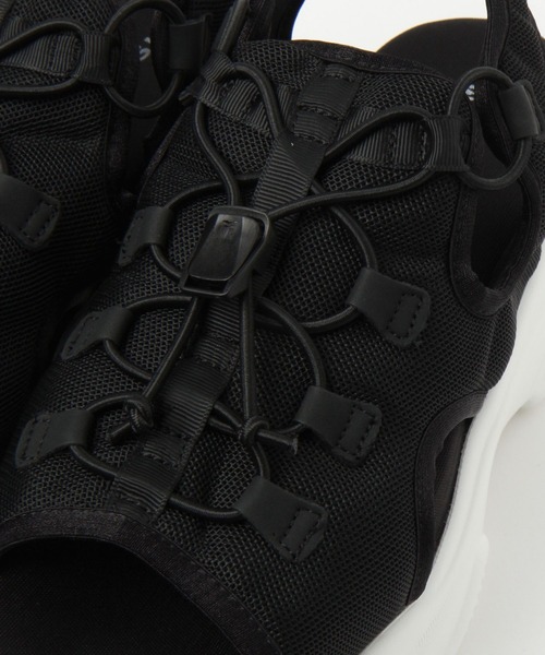 LEPSIM（レプシィム）の「厚底スニーカーサンダル　753492（サンダル・レディース・ブラック/アイボリー・MEDIUM/LARGE）」の10枚目の写真