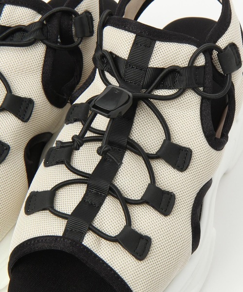 LEPSIM（レプシィム）の「厚底スニーカーサンダル　753492（サンダル・レディース・ブラック/アイボリー・MEDIUM/LARGE）」の11枚目の写真
