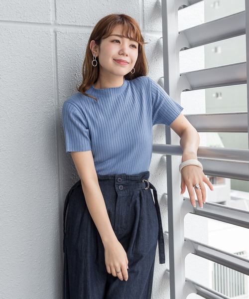 atONE(アットワン)の「atONE プチハイネックハーフスリーブサマーニット(ニット/セーター・レディース・ブルー/ブラック/グレイッシュベージュ/オフホワイト・M-L/LL~3L/4L~5L)」の4枚目の写真