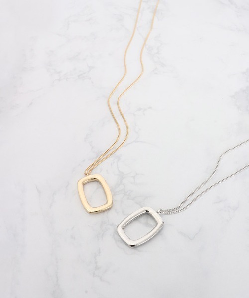 Pierrot（ピエロ）の「スクエアトップロングネックレス（ネックレス・レディース・シルバー/ゴールド・FREE）」の3枚目の写真