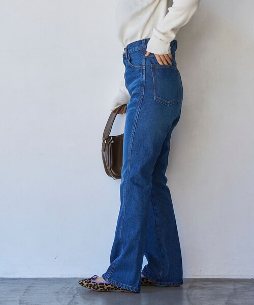 coen(コーエン)の「フレアデニムパンツ(デニムパンツ・レディース・ブラック/コバルトブルー・S/M/L)」の4枚目の写真