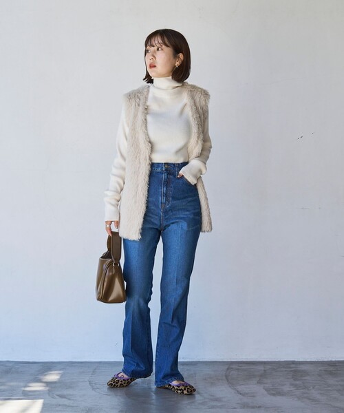 coen(コーエン)の「フレアデニムパンツ(デニムパンツ・レディース・ブラック/コバルトブルー・S/M/L)」の6枚目の写真