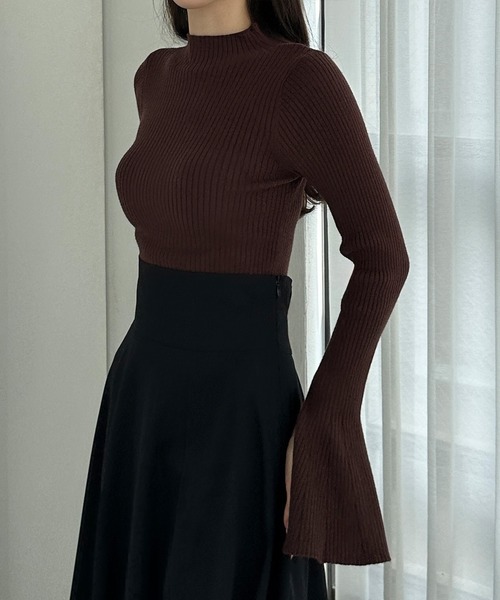 Louere(ルエレ)の「フレアスリットスリーブハイネックリブニット(ニット/セーター・レディース・ベージュ/ブラック/アイボリー/チャコール/グレイッシュベージュ/ブラウン・FREE/MEDIUM/LARGE)」の5枚目の写真