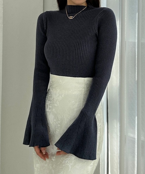 Louere(ルエレ)の「フレアスリットスリーブハイネックリブニット(ニット/セーター・レディース・ベージュ/ブラック/アイボリー/チャコール/グレイッシュベージュ/ブラウン・FREE/MEDIUM/LARGE)」の4枚目の写真