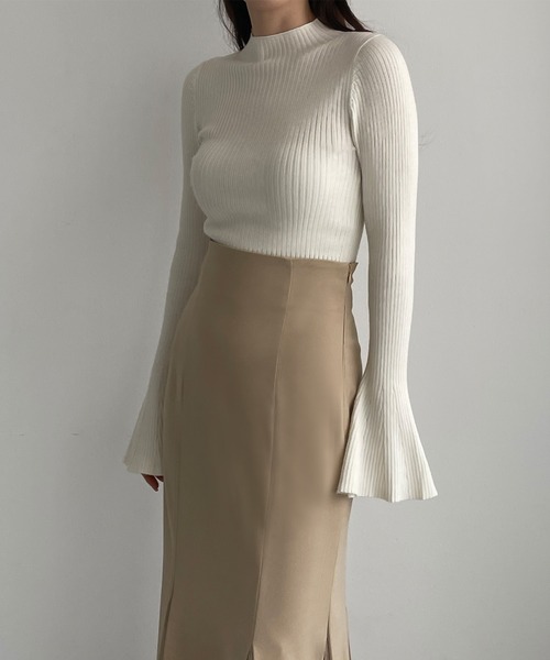 Louere(ルエレ)の「フレアスリットスリーブハイネックリブニット(ニット/セーター・レディース・ベージュ/ブラック/アイボリー/チャコール/グレイッシュベージュ/ブラウン・FREE/MEDIUM/LARGE)」の7枚目の写真