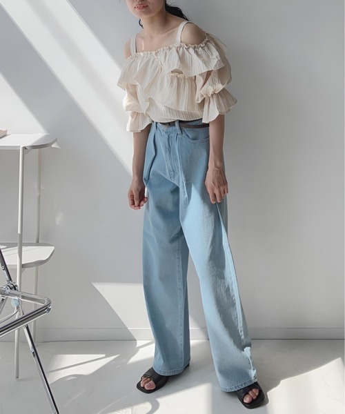 AS KNOW AS plus(アズノゥアズプラス)の「☆ベルト付タックワイドパンツ(デニムパンツ・レディース・サックスブルー/アイボリー/グレー系/ケミカルウォッシュ・FREE)」の8枚目の写真