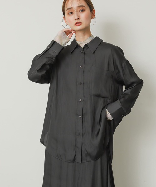 SENSE OF PLACE by URBAN RESEARCH(センスオブプレイスバイアーバンリサーチ)の「サテンルーズシャツ(シャツ/ブラウス・レディース・チャコールグレー/イエロー/ブルー系その他・ONE)」の1枚目の写真