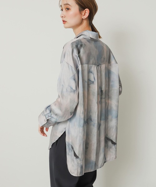 SENSE OF PLACE by URBAN RESEARCH(センスオブプレイスバイアーバンリサーチ)の「サテンルーズシャツ(シャツ/ブラウス・レディース・チャコールグレー/イエロー/ブルー系その他・ONE)」の7枚目の写真