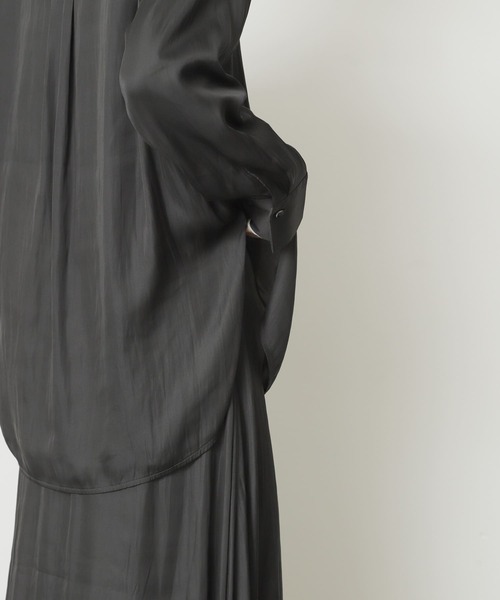 SENSE OF PLACE by URBAN RESEARCH(センスオブプレイスバイアーバンリサーチ)の「サテンルーズシャツ(シャツ/ブラウス・レディース・チャコールグレー/イエロー/ブルー系その他・ONE)」の13枚目の写真