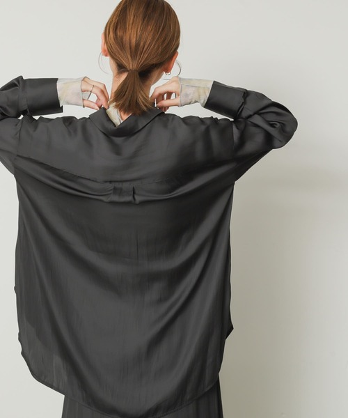 SENSE OF PLACE by URBAN RESEARCH(センスオブプレイスバイアーバンリサーチ)の「サテンルーズシャツ(シャツ/ブラウス・レディース・チャコールグレー/イエロー/ブルー系その他・ONE)」の15枚目の写真