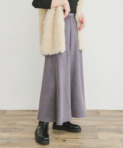 ITEMS URBANRESEARCH（アイテムズ アーバンリサーチ）の「『静電気防止』フェイクスエードタックフレアスカート（スカート・レディース・モカ/ライトベージュ/ライトブルー・FREE）」の22枚目の写真