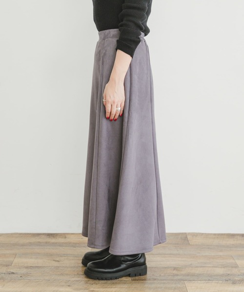 ITEMS URBANRESEARCH（アイテムズ アーバンリサーチ）の「『静電気防止』フェイクスエードタックフレアスカート（スカート・レディース・モカ/ライトベージュ/ライトブルー・FREE）」の17枚目の写真