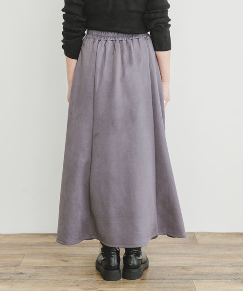 ITEMS URBANRESEARCH（アイテムズ アーバンリサーチ）の「『静電気防止』フェイクスエードタックフレアスカート（スカート・レディース・モカ/ライトベージュ/ライトブルー・FREE）」の16枚目の写真