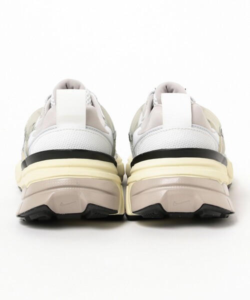 NIKE(ナイキ)の「NIKE / V2K ラン(スニーカー・レディース・ホワイト・23.5cm/24.5cm/24.0cm/25.0cm/23.0cm)」の8枚目の写真
