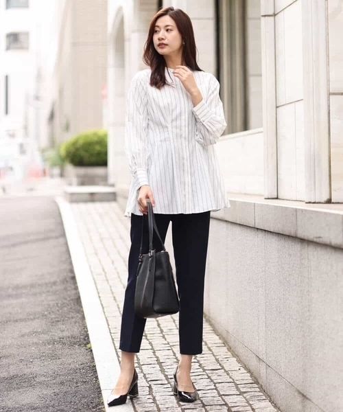 MK MICHEL KLEIN(エムケーミッシェルクラン)の「ベーシックテーパードパンツ/制菌加工/洗える(スラックス・レディース・ネイビー/グレイッシュベージュ・40/38/36)」の4枚目の写真