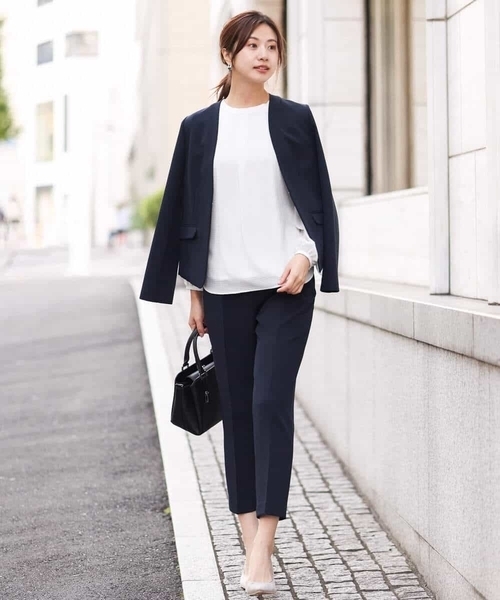 MK MICHEL KLEIN(エムケーミッシェルクラン)の「ベーシックテーパードパンツ/制菌加工/洗える(スラックス・レディース・ネイビー/グレイッシュベージュ・40/38/36)」の16枚目の写真