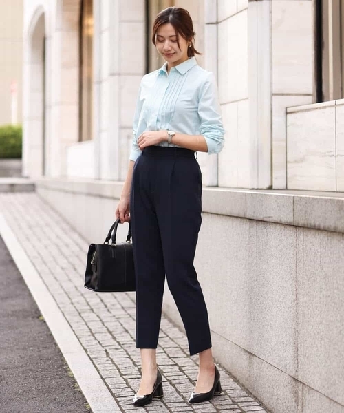 MK MICHEL KLEIN(エムケーミッシェルクラン)の「ベーシックテーパードパンツ/制菌加工/洗える(スラックス・レディース・ネイビー/グレイッシュベージュ・40/38/36)」の6枚目の写真