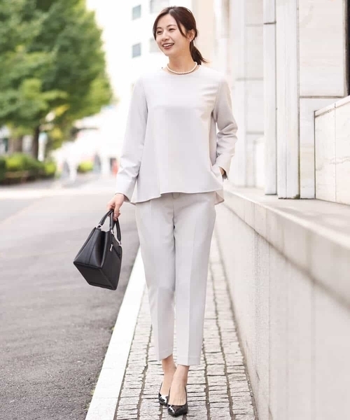 MK MICHEL KLEIN(エムケーミッシェルクラン)の「ベーシックテーパードパンツ/制菌加工/洗える(スラックス・レディース・ネイビー/グレイッシュベージュ・40/38/36)」の17枚目の写真