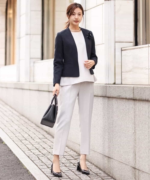 MK MICHEL KLEIN(エムケーミッシェルクラン)の「ベーシックテーパードパンツ/制菌加工/洗える(スラックス・レディース・ネイビー/グレイッシュベージュ・40/38/36)」の7枚目の写真