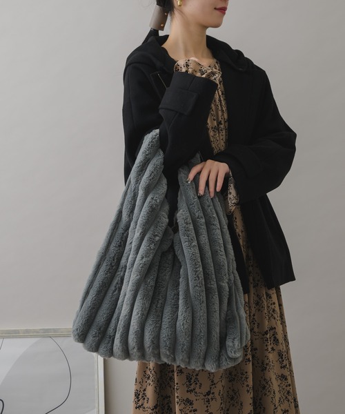 KATHARINE ROSS(キャサリンロス)の「【KATHARINE ROSS】WEB限定 エコファーワンショルバッグ(トートバッグ・レディース・ブラウン/グレー/ブラック/グレイッシュベージュ・MEDIUM)」の1枚目の写真