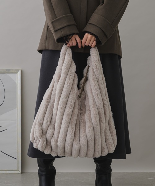 KATHARINE ROSS(キャサリンロス)の「【KATHARINE ROSS】WEB限定 エコファーワンショルバッグ(トートバッグ・レディース・ブラウン/グレー/ブラック/グレイッシュベージュ・MEDIUM)」の4枚目の写真