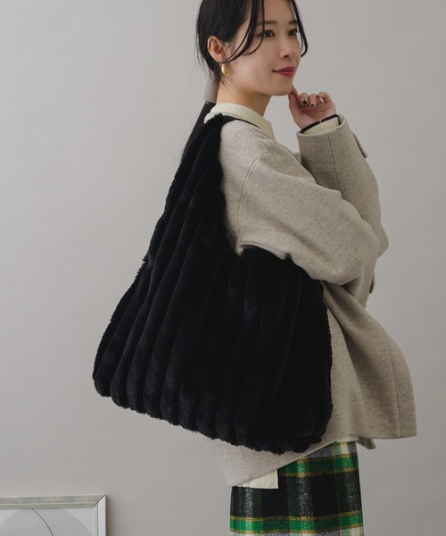 KATHARINE ROSS(キャサリンロス)の「【KATHARINE ROSS】WEB限定 エコファーワンショルバッグ(トートバッグ・レディース・ブラウン/グレー/ブラック/グレイッシュベージュ・MEDIUM)」の2枚目の写真