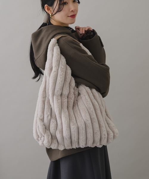 KATHARINE ROSS(キャサリンロス)の「【KATHARINE ROSS】WEB限定 エコファーワンショルバッグ(トートバッグ・レディース・ブラウン/グレー/ブラック/グレイッシュベージュ・MEDIUM)」の14枚目の写真