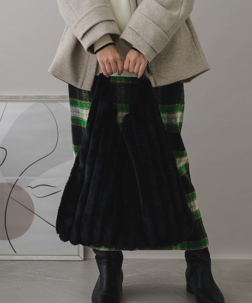KATHARINE ROSS(キャサリンロス)の「【KATHARINE ROSS】WEB限定 エコファーワンショルバッグ(トートバッグ・レディース・ブラウン/グレー/ブラック/グレイッシュベージュ・MEDIUM)」の5枚目の写真