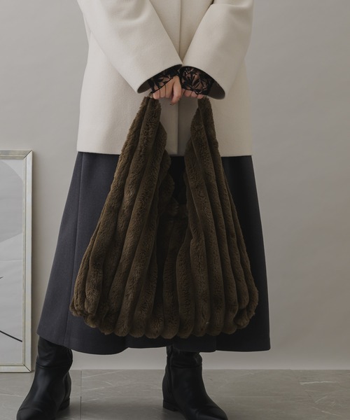 KATHARINE ROSS(キャサリンロス)の「【KATHARINE ROSS】WEB限定 エコファーワンショルバッグ(トートバッグ・レディース・ブラウン/グレー/ブラック/グレイッシュベージュ・MEDIUM)」の7枚目の写真
