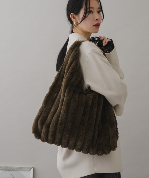 KATHARINE ROSS(キャサリンロス)の「【KATHARINE ROSS】WEB限定 エコファーワンショルバッグ(トートバッグ・レディース・ブラウン/グレー/ブラック/グレイッシュベージュ・MEDIUM)」の9枚目の写真
