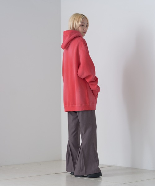 WHIMSIC(ウィムジック)の「【UNISEX】サンフェードスウェットプルパーカー(パーカー・メンズ・ライトグレー/チャコールグレー/レッド・FREE)」の13枚目の写真