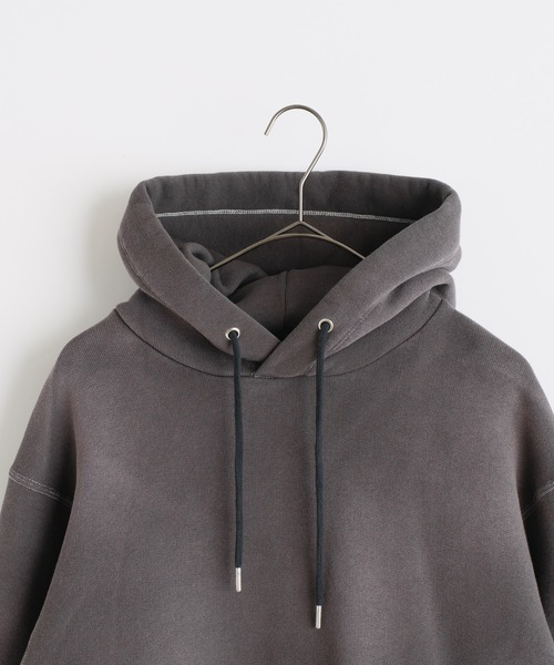 WHIMSIC(ウィムジック)の「【UNISEX】サンフェードスウェットプルパーカー(パーカー・メンズ・ライトグレー/チャコールグレー/レッド・FREE)」の17枚目の写真