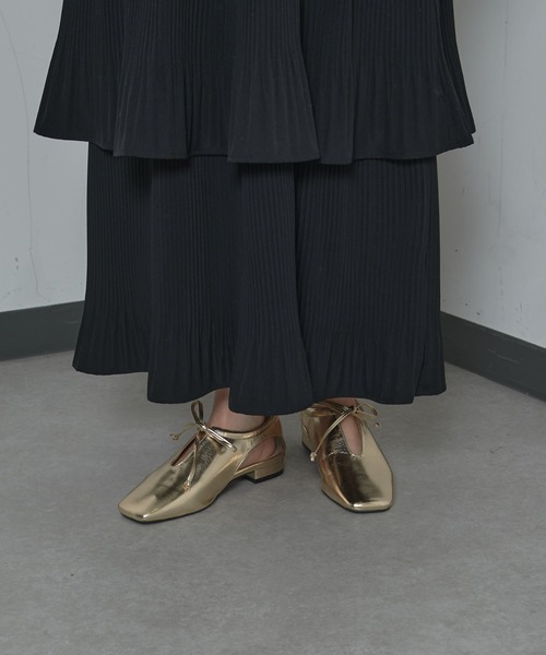 COLONY 2139（コロニートゥーワンスリーナイン）の「WEB・一部店舗限定 / サイドオープンフラットシューズ（パンプス・レディース・シルバー/ゴールド/ブラック・LARGE/MEDIUM）」の10枚目の写真