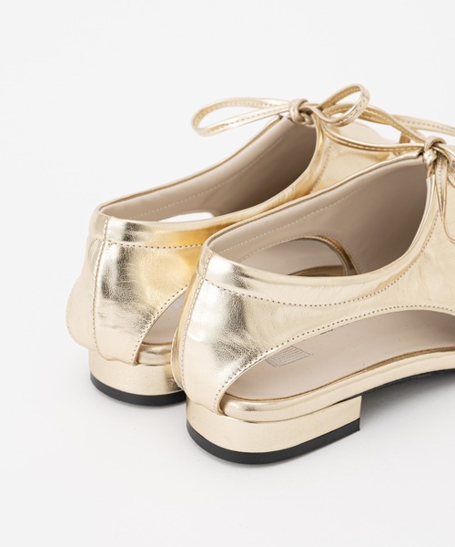 COLONY 2139（コロニートゥーワンスリーナイン）の「WEB・一部店舗限定 / サイドオープンフラットシューズ（パンプス・レディース・シルバー/ゴールド/ブラック・LARGE/MEDIUM）」の19枚目の写真